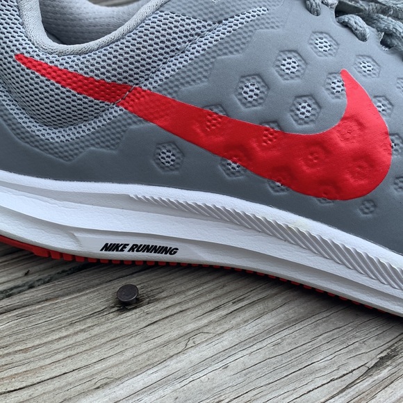 Nike Running Shoe ♥️☑️⚪️ - Picture 3 of 4